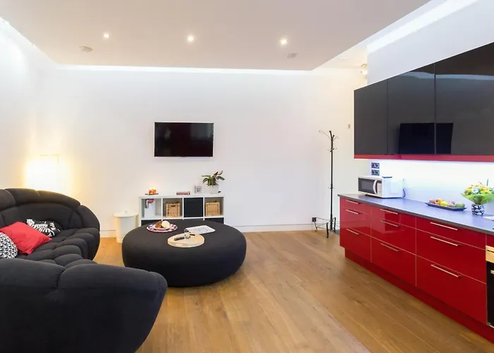 Modern, Stylish And Comfy In Trendy Jewish Quarter