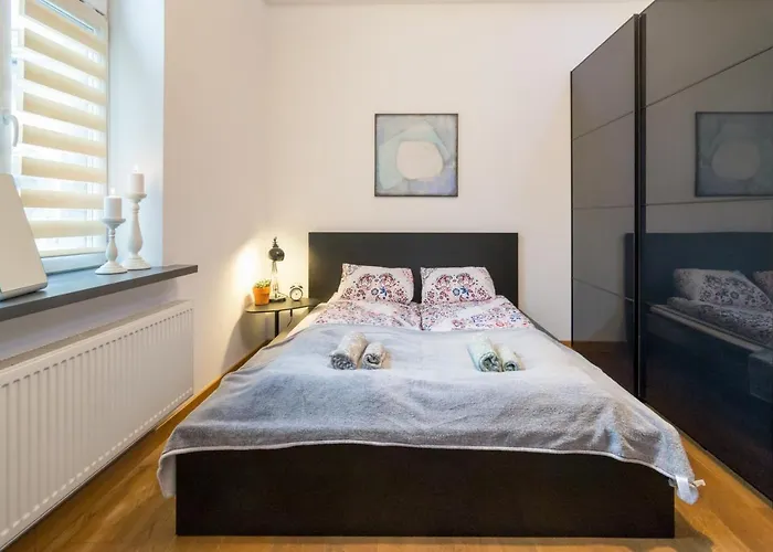 Modern, Stylish And Comfy In Trendy Jewish Quarter